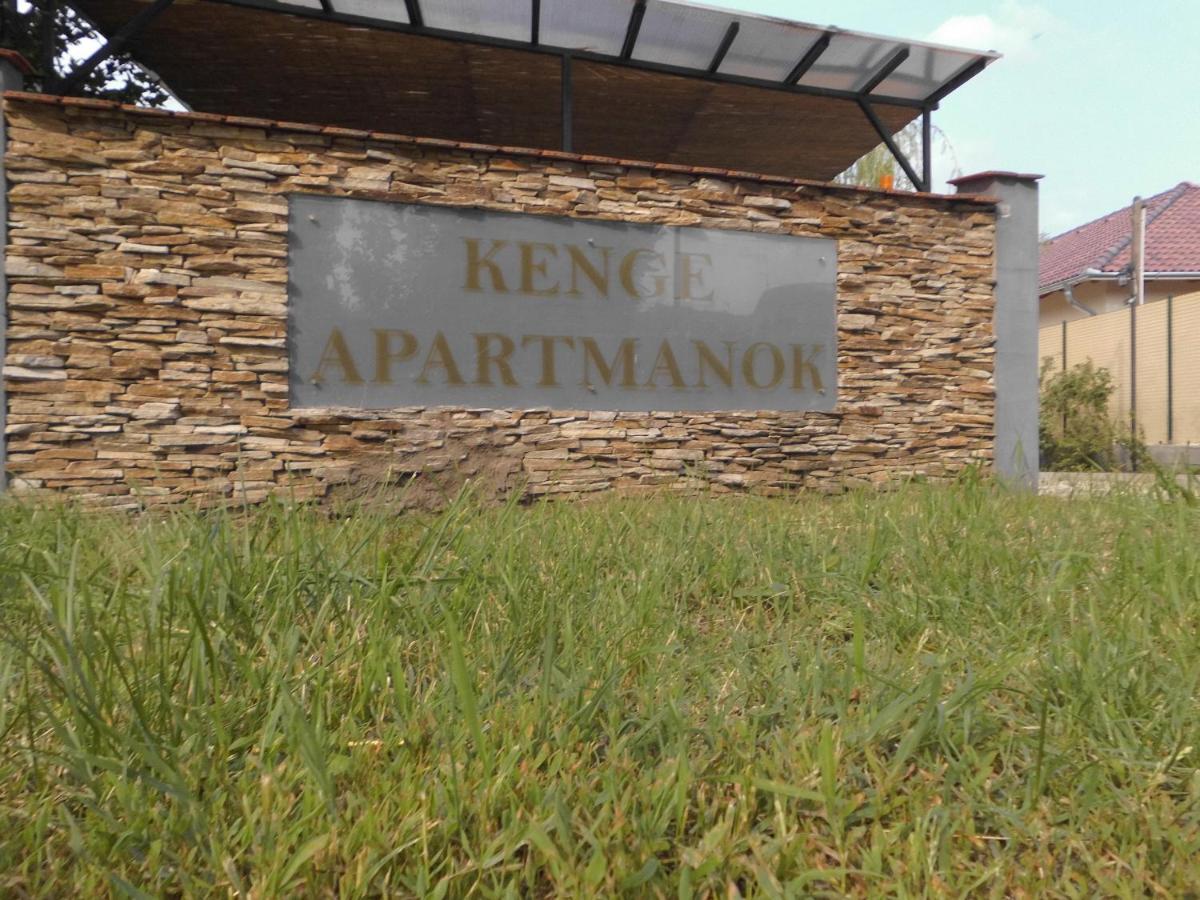 Kenge Apartmanok Balatonszárszó Exterior foto